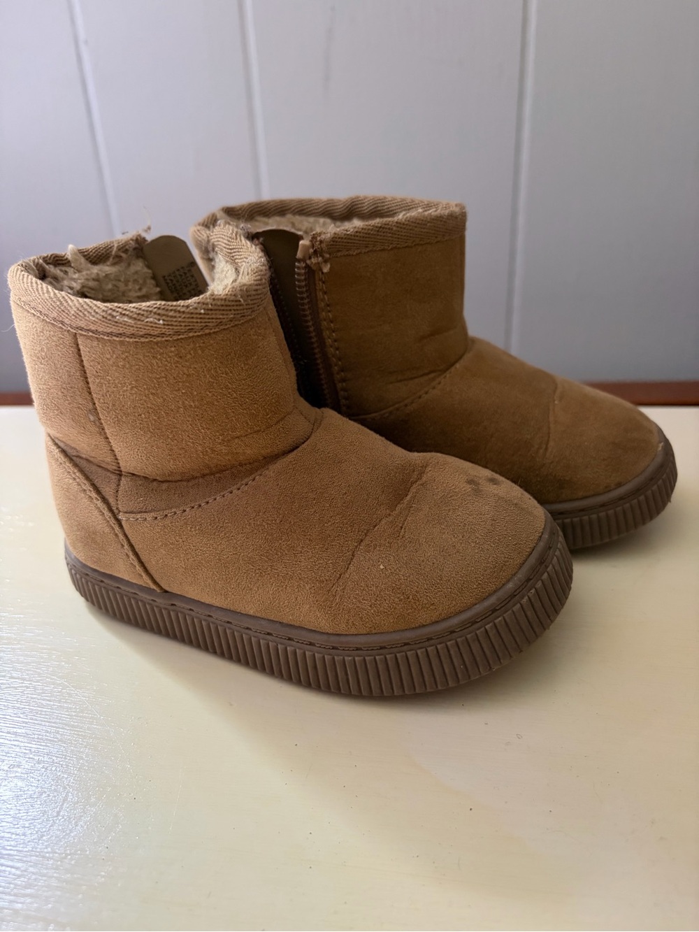 Toddler size 6 unisex Cat & Jack ugg boot dupes with side zippers